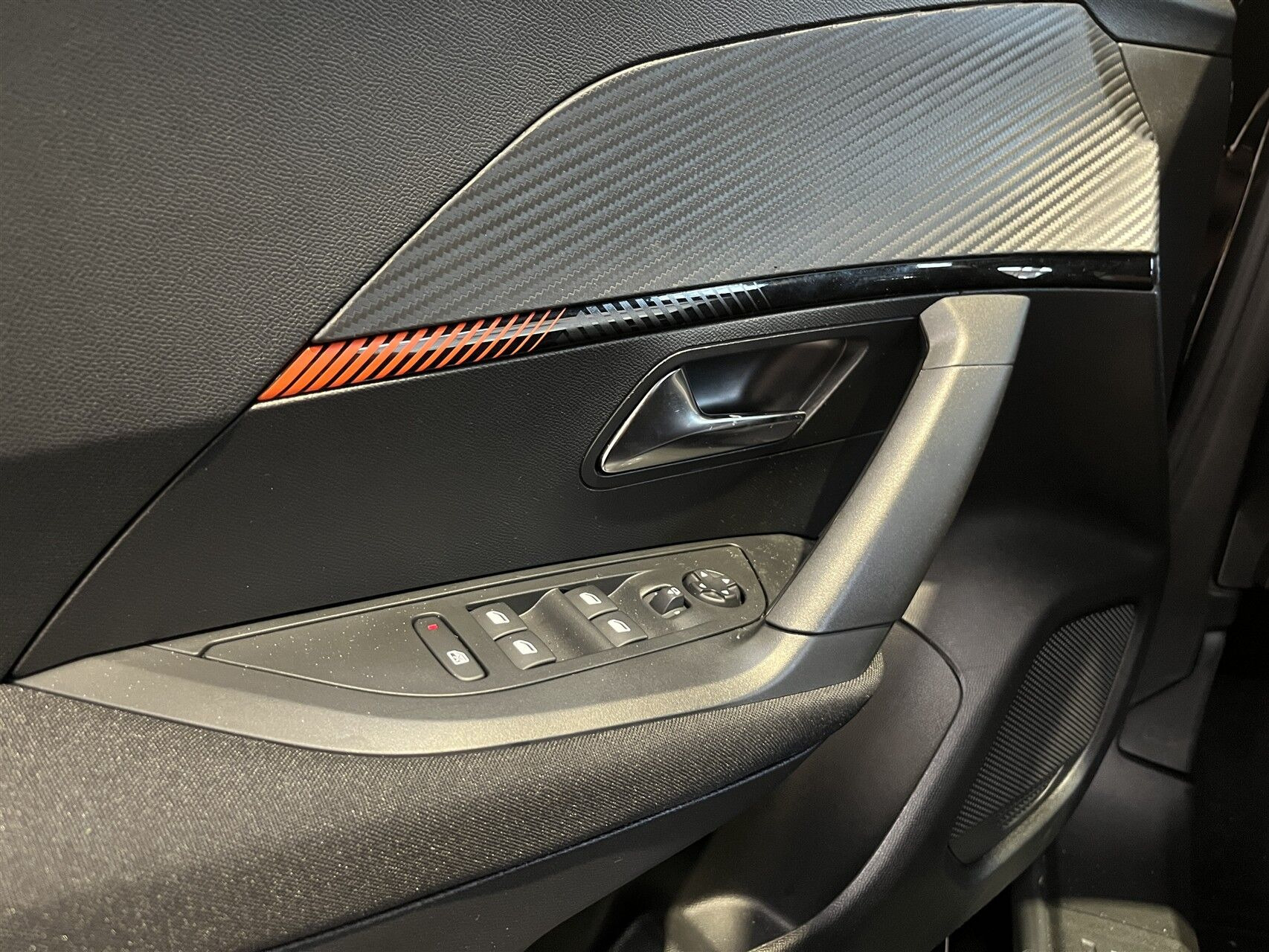 Sort Peugeot 2008 fra 2023