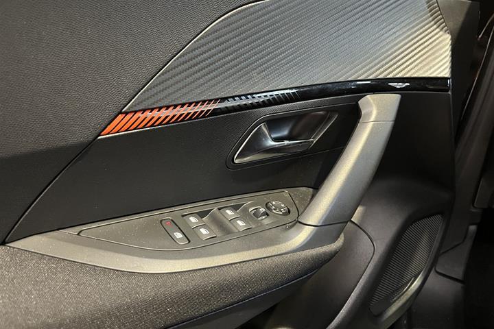 Sort Peugeot 2008 fra 2023