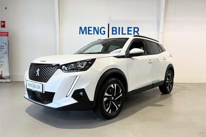 Hvid Peugeot 2008 fra 2021 set udefra