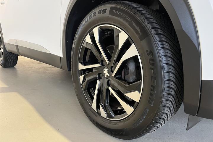 Hvid Peugeot 2008 fra 2021