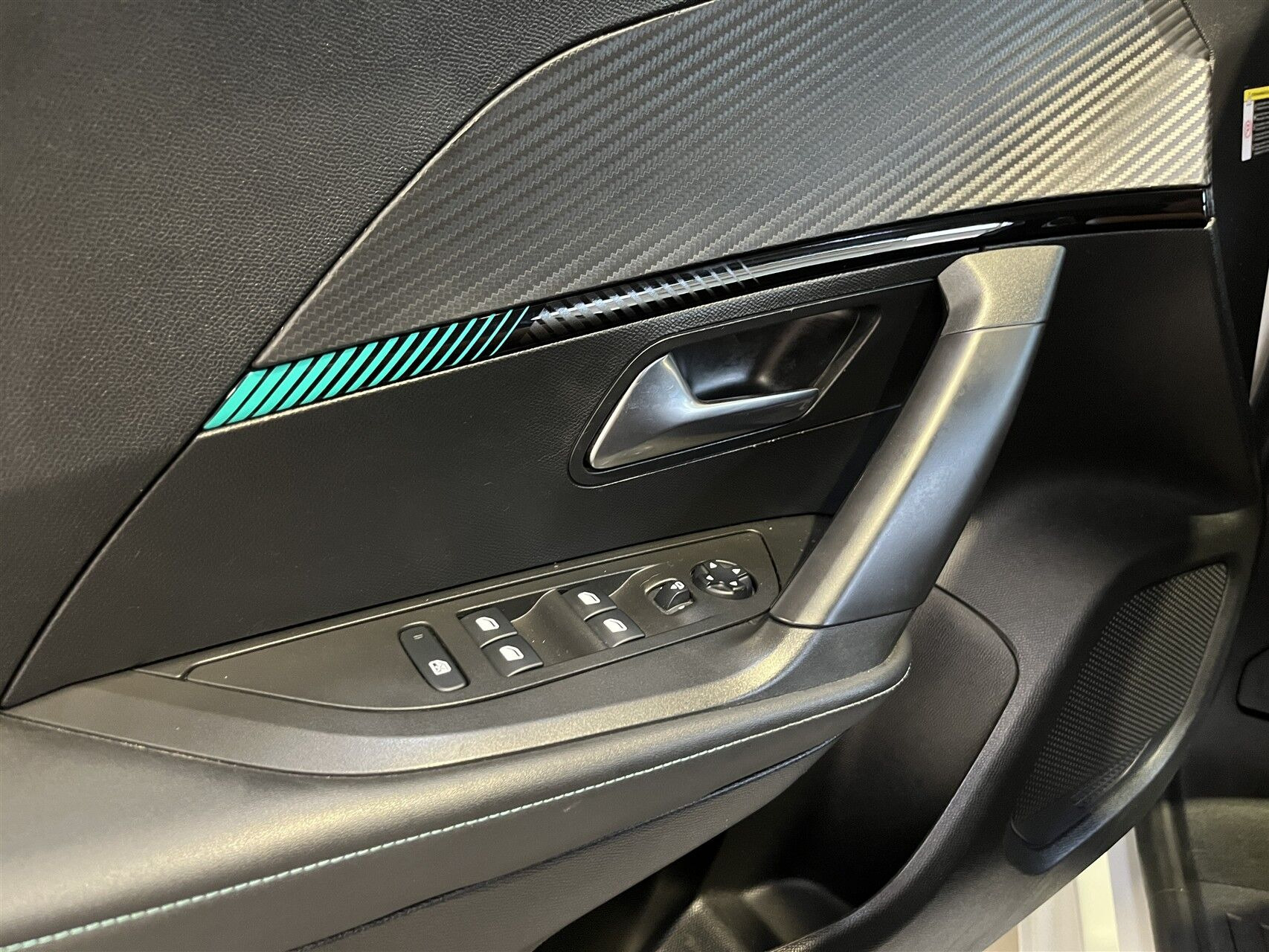 Hvid Peugeot 2008 fra 2021