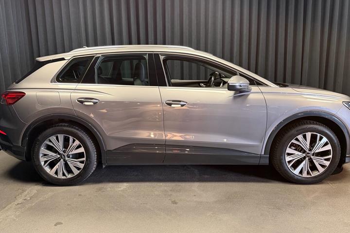 Grå Audi Q4 fra 2023