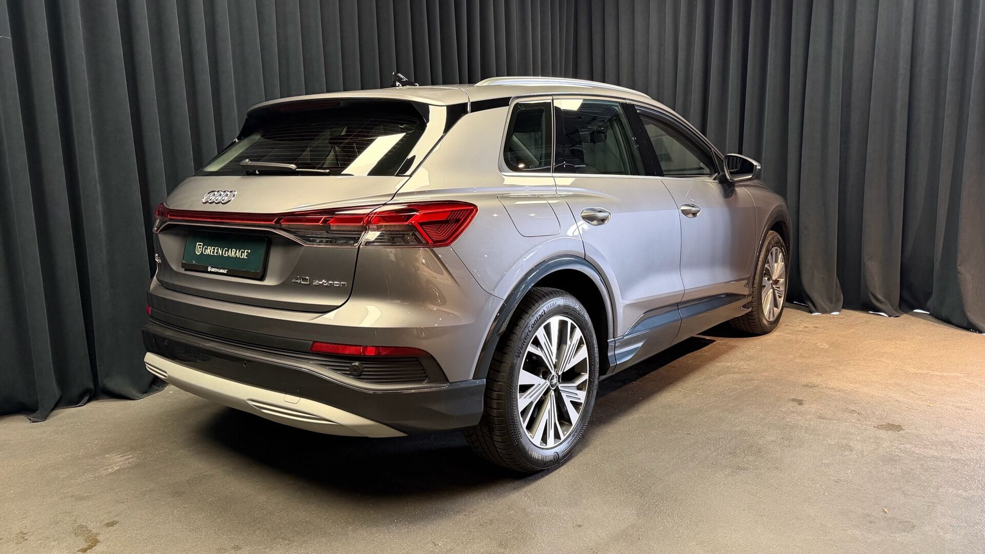 Grå Audi Q4 fra 2023