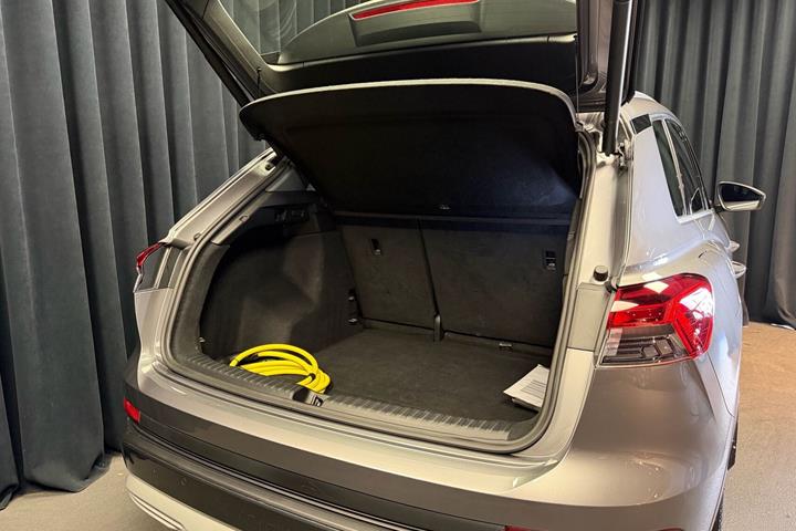 Grå Audi Q4 fra 2023