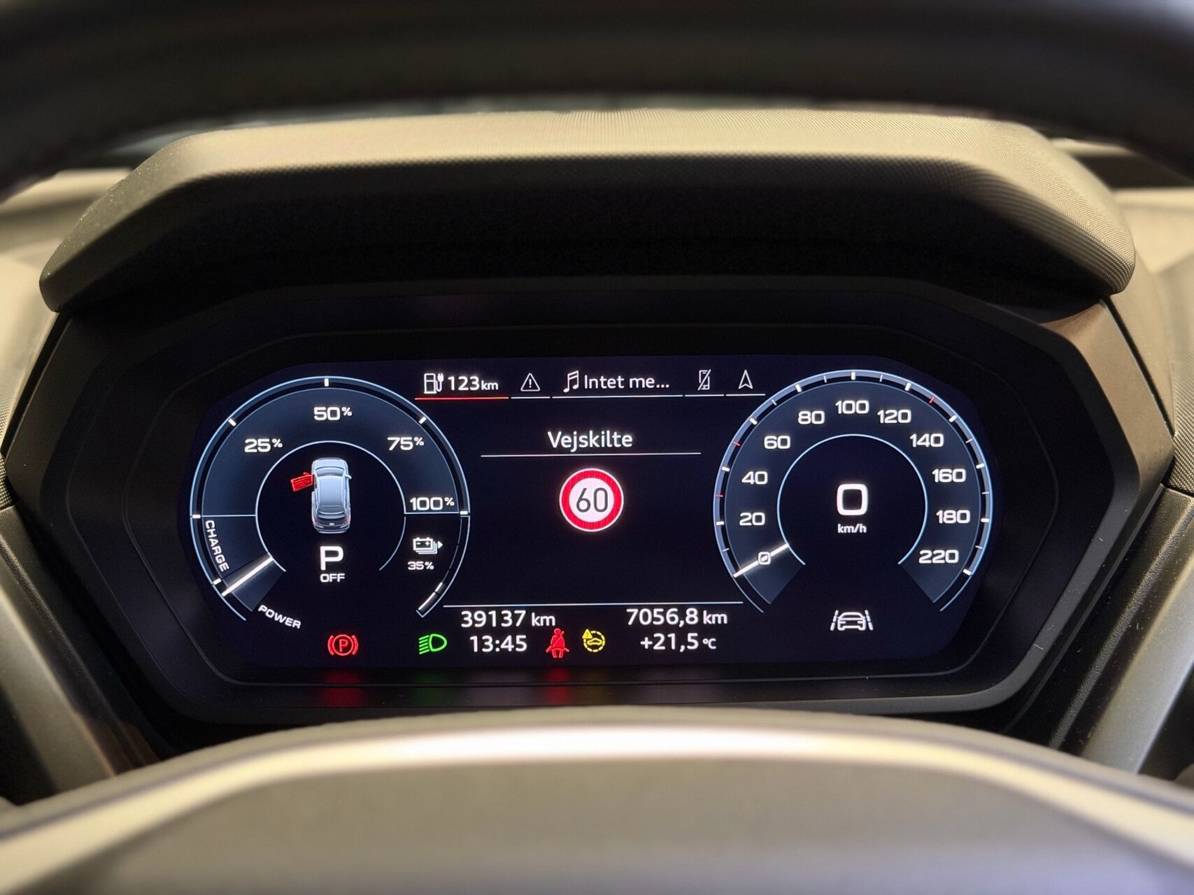 Grå Audi Q4 fra 2023