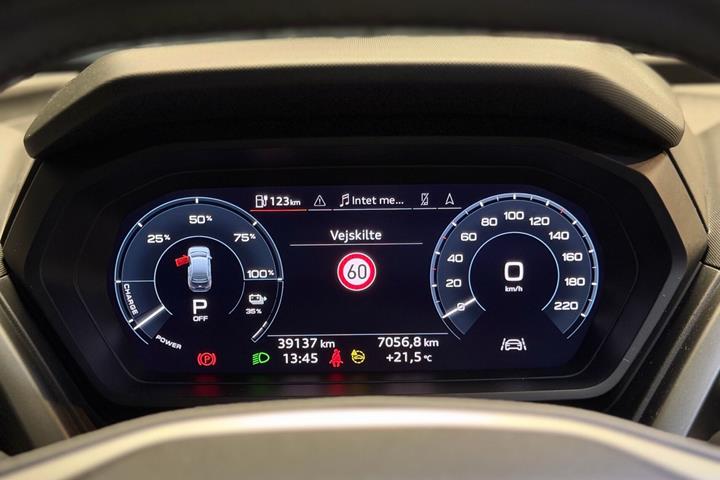 Grå Audi Q4 fra 2023
