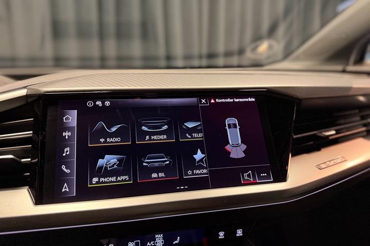 Grå Audi Q4 fra 2023