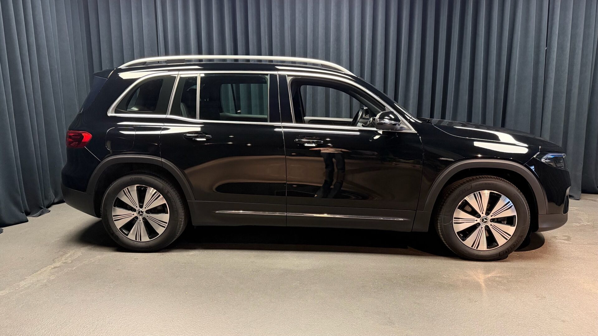 Sort Mercedes EQB250+ fra 2024