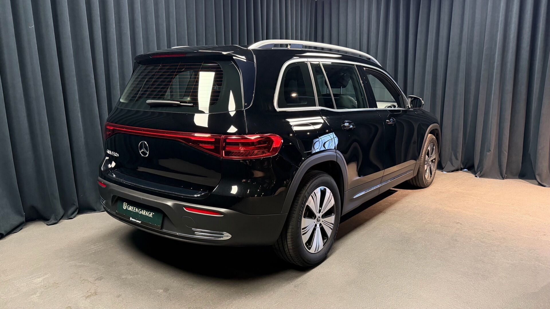 Sort Mercedes EQB250+ fra 2024