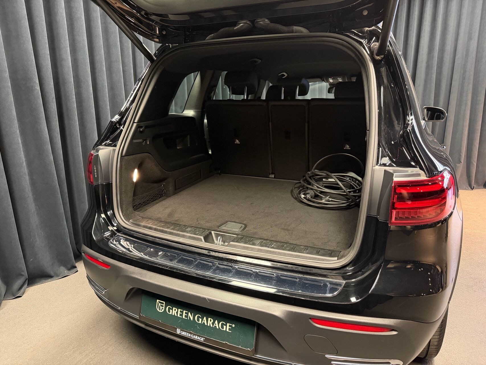 Sort Mercedes EQB250+ fra 2024