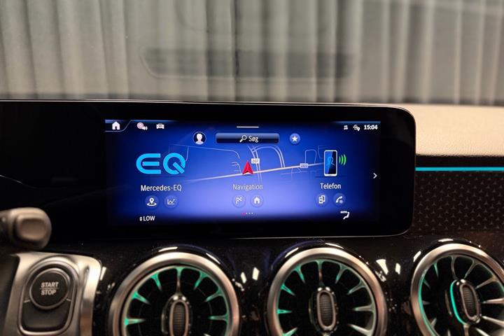 Sort Mercedes EQB250+ fra 2024