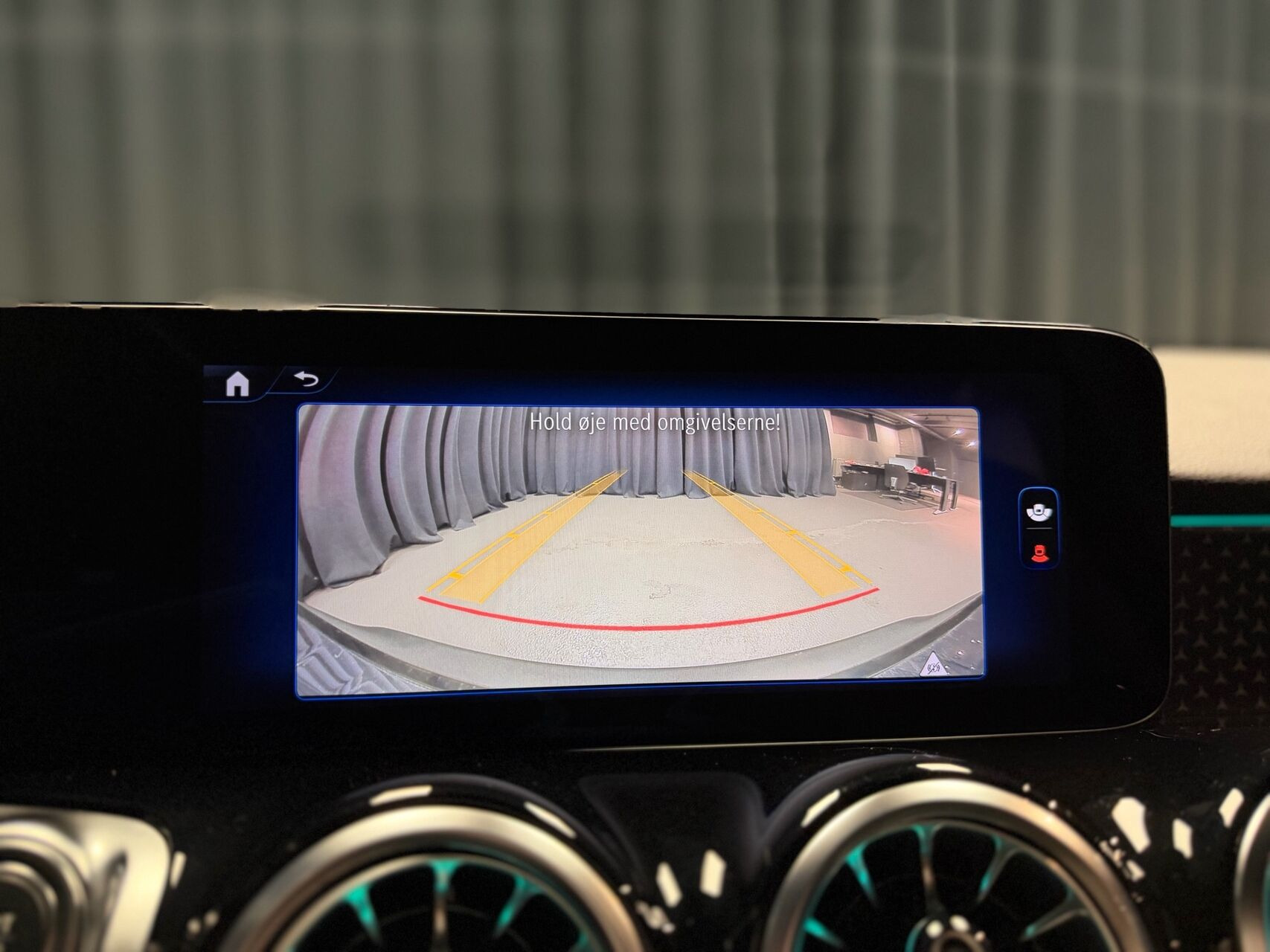 Sort Mercedes EQB250+ fra 2024