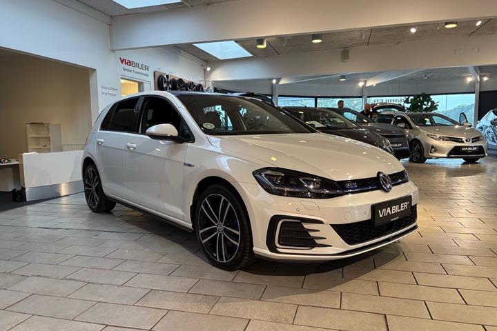 Hvid VW Golf fra 2020
