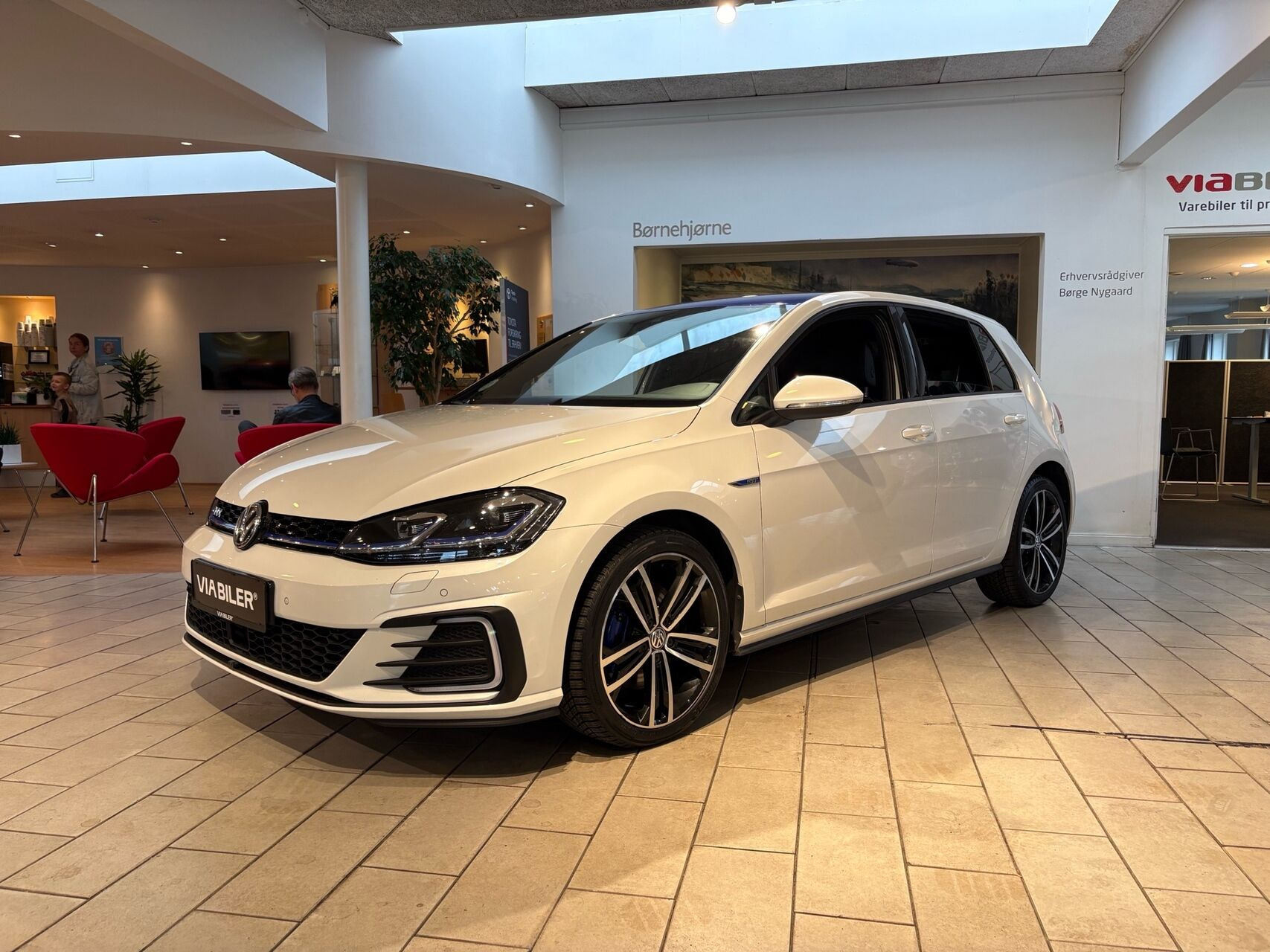 Hvid VW Golf fra 2020