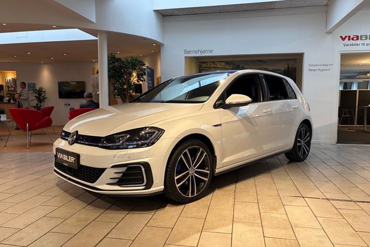 Hvid VW Golf fra 2020