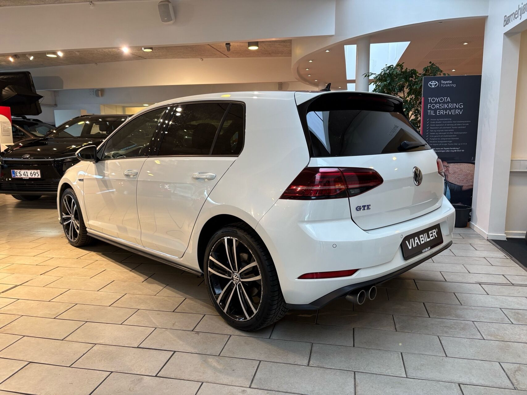 Hvid VW Golf fra 2020