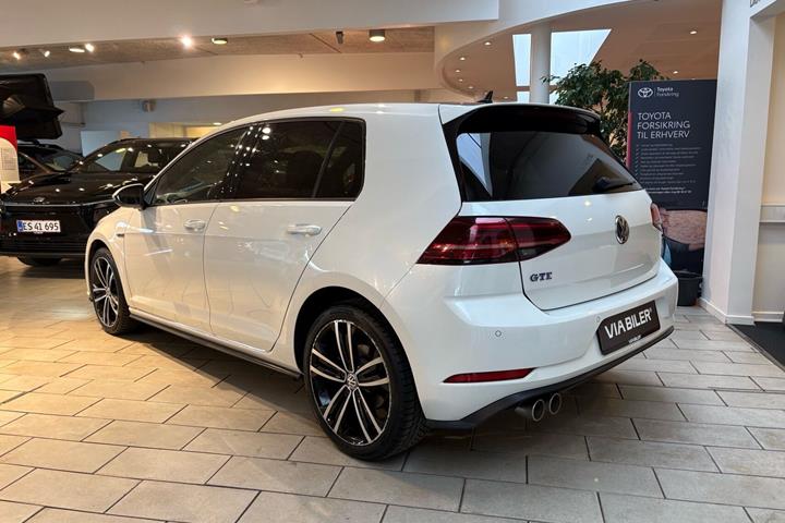 Hvid VW Golf fra 2020