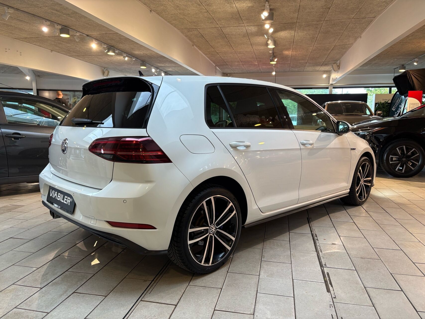 Hvid VW Golf fra 2020