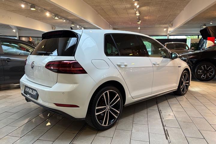 Hvid VW Golf fra 2020