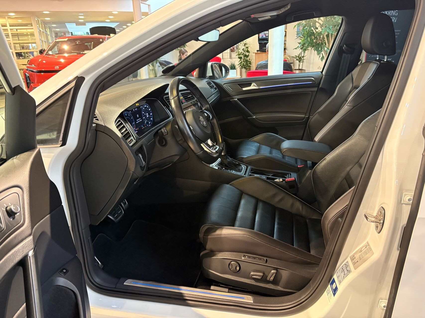 Hvid VW Golf fra 2020