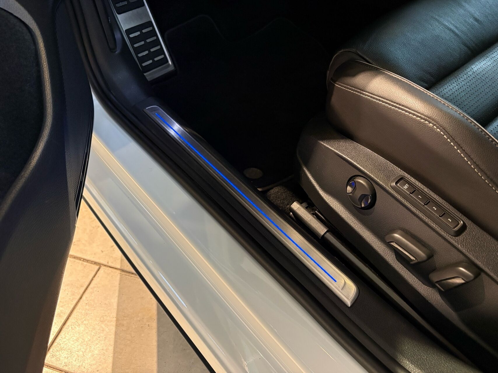 Hvid VW Golf fra 2020