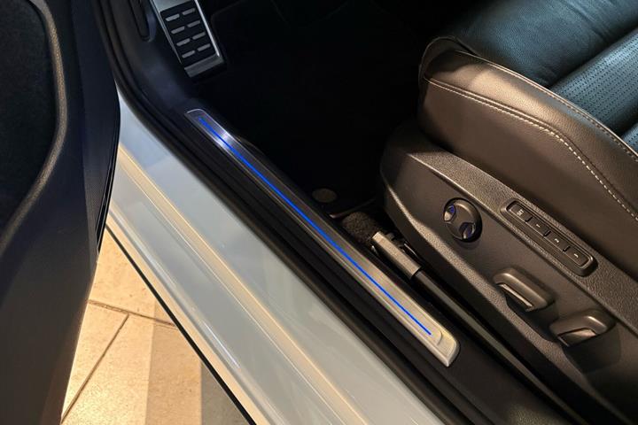 Hvid VW Golf fra 2020