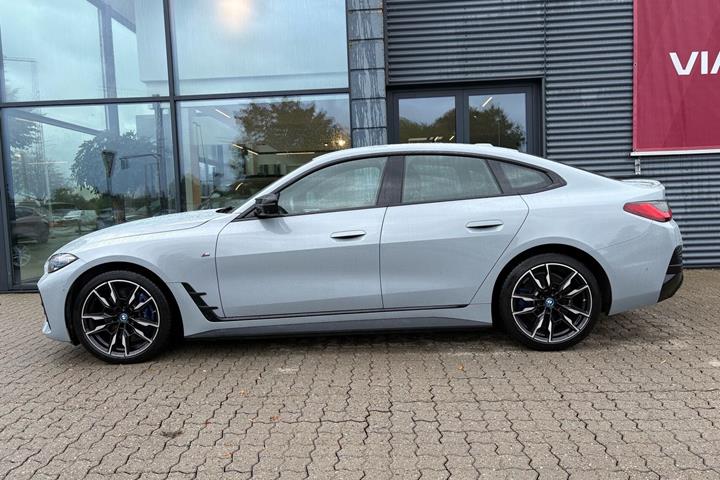 Sølv BMW i4 fra 2023