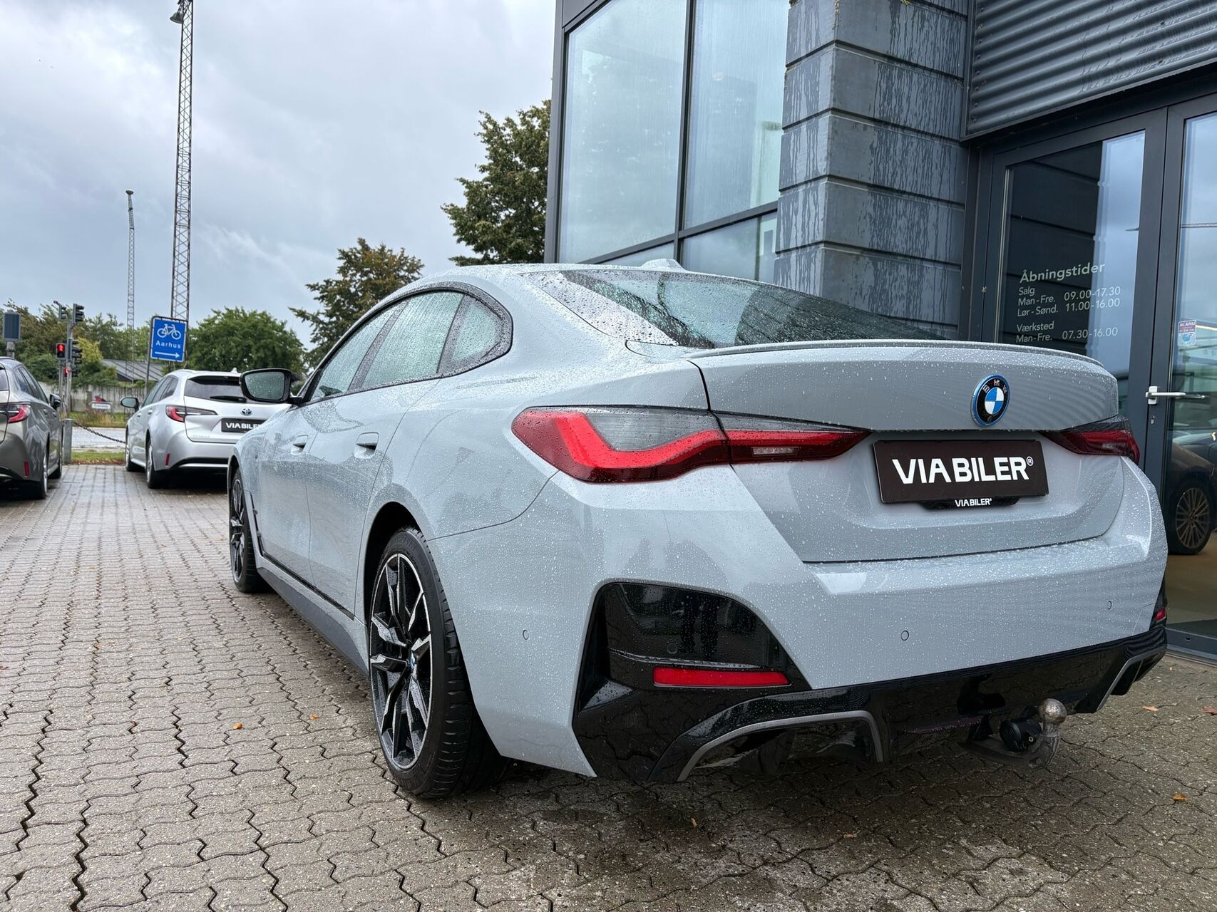 Sølv BMW i4 fra 2023