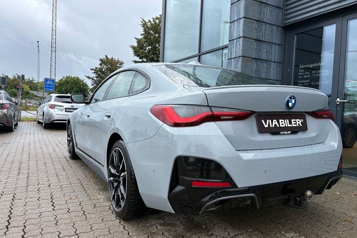 Sølv BMW i4 fra 2023
