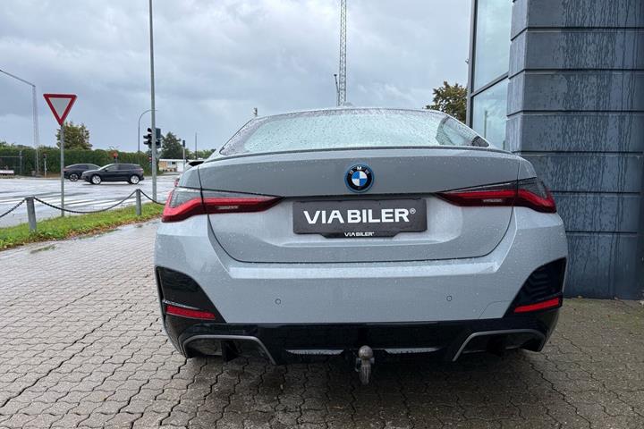 Sølv BMW i4 fra 2023