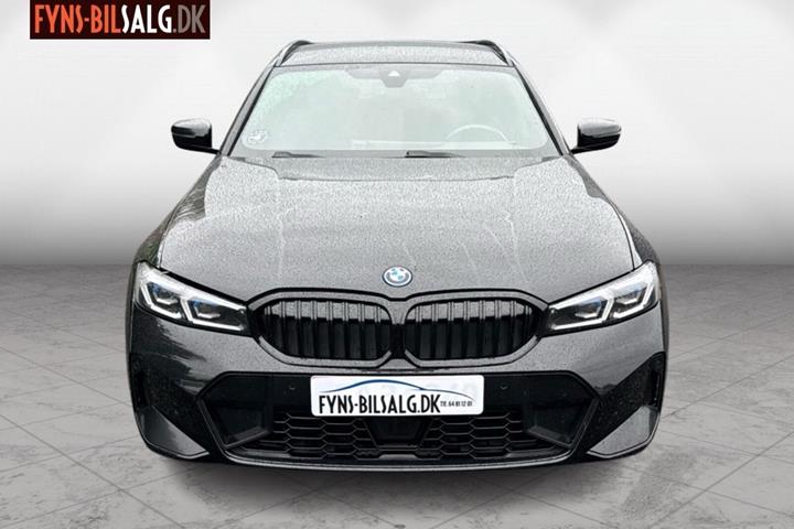 Sort BMW 330e fra 2022