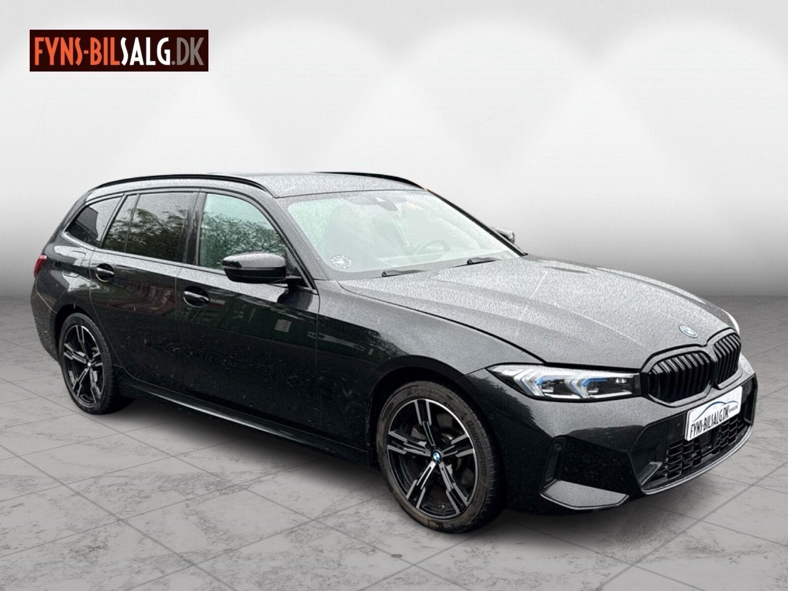 Sort BMW 330e fra 2022