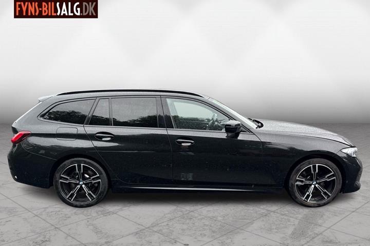 Sort BMW 330e fra 2022