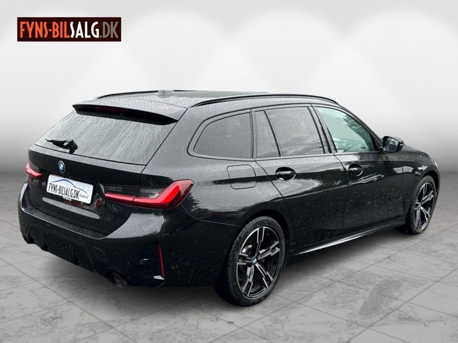Sort BMW 330e fra 2022