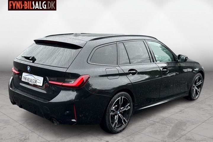 Sort BMW 330e fra 2022