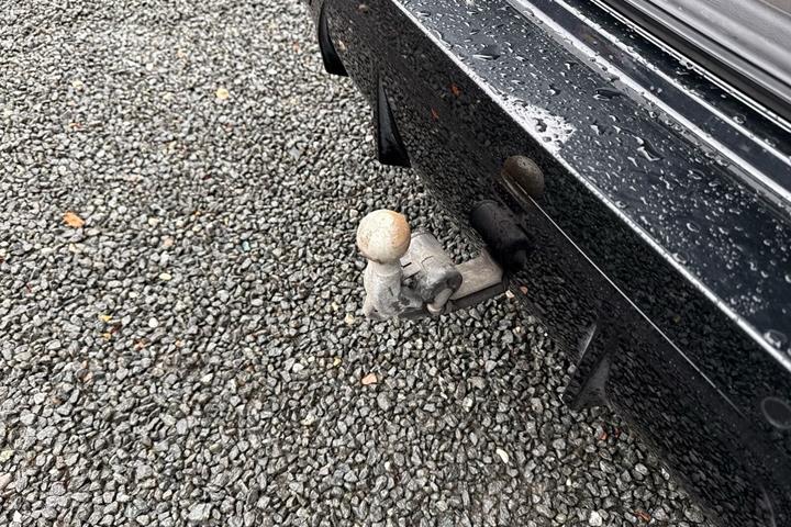 Sort BMW 330e fra 2022