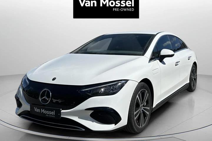 Hvid Mercedes EQE300 fra 2023