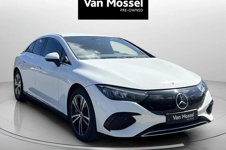 Hvid Mercedes EQE300 fra 2023