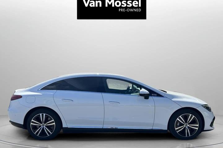 Hvid Mercedes EQE300 fra 2023