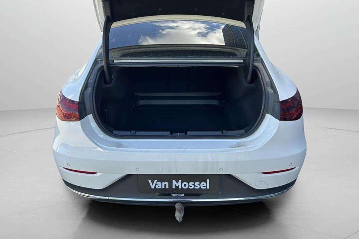 Hvid Mercedes EQE300 fra 2023