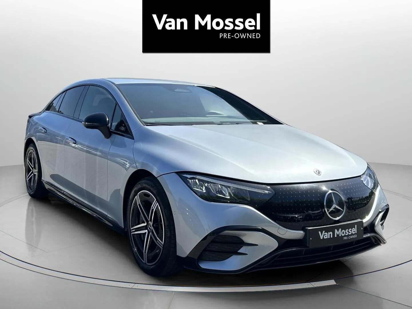Sølv Mercedes EQE350+ fra 2023
