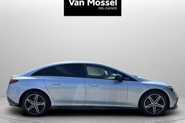 Sølv Mercedes EQE350+ fra 2023