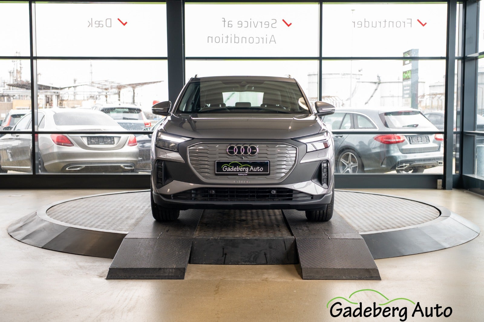 Grå Audi Q4 e-tron fra 2023