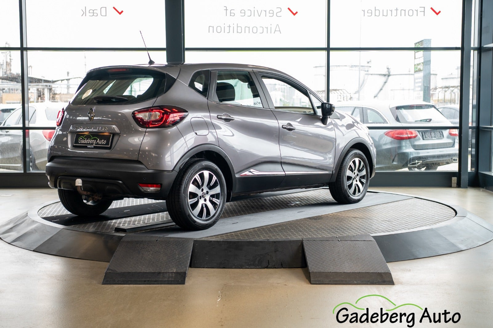Grå Renault Captur fra 2018