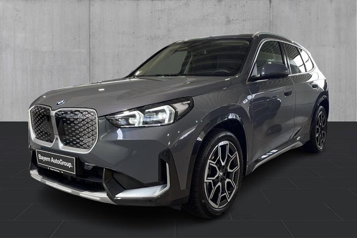 Grå BMW iX1 fra 2026