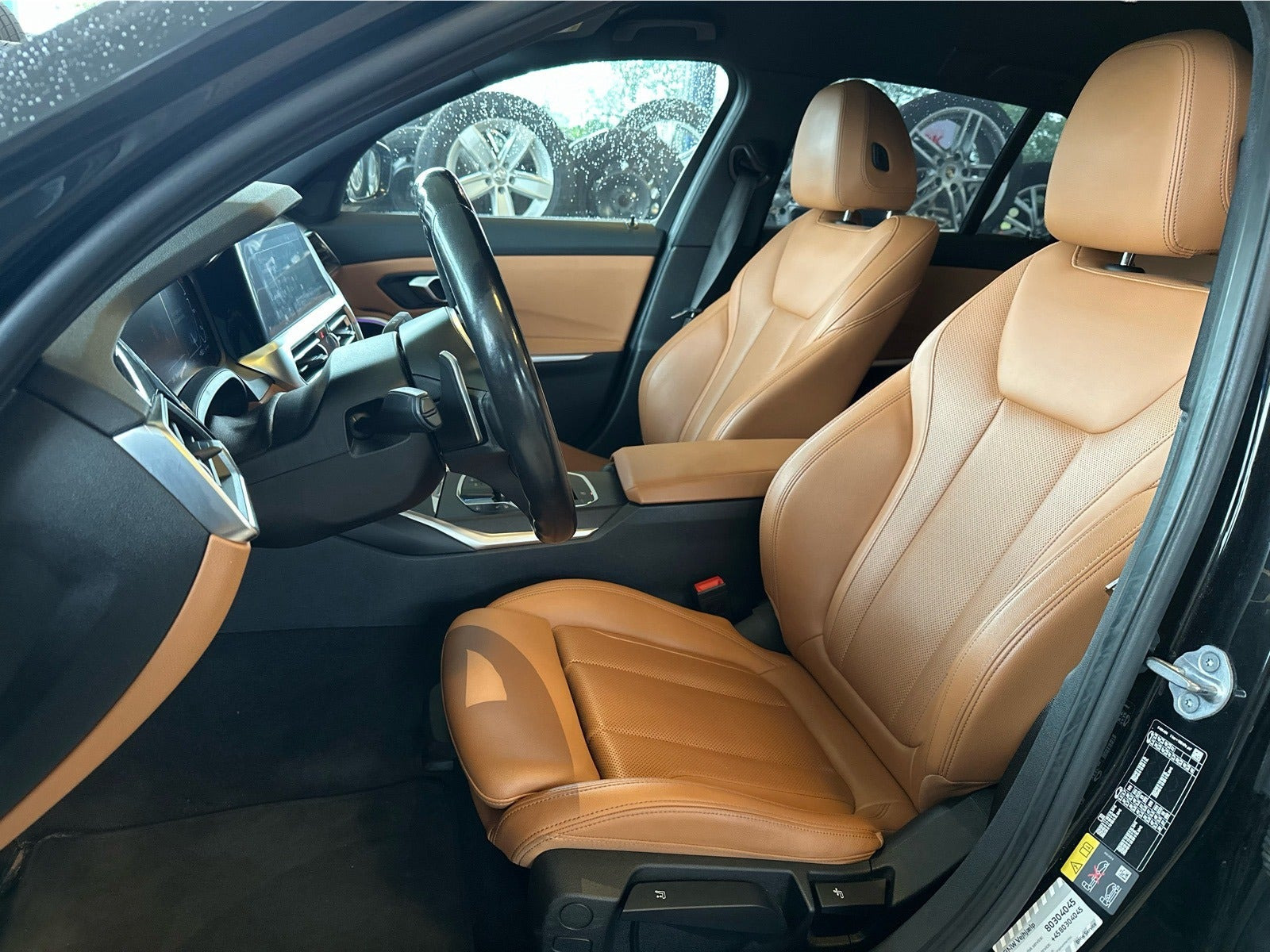 Grøn BMW 330e fra 2022