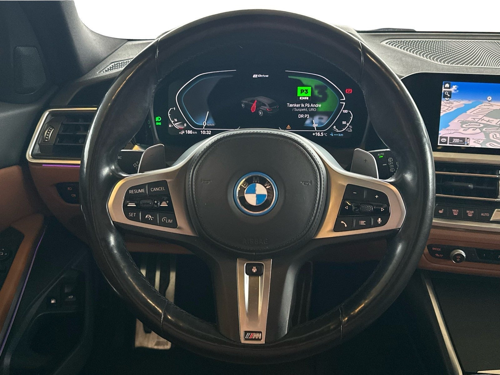 Grøn BMW 330e fra 2022