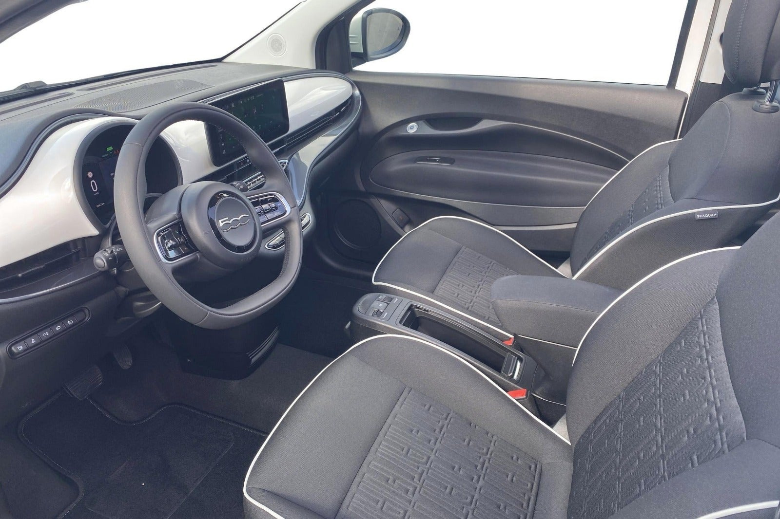 Hvid Fiat 500e fra 2023
