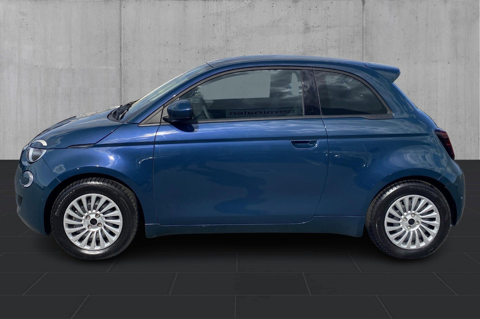 Grøn Fiat 500e fra 2023
