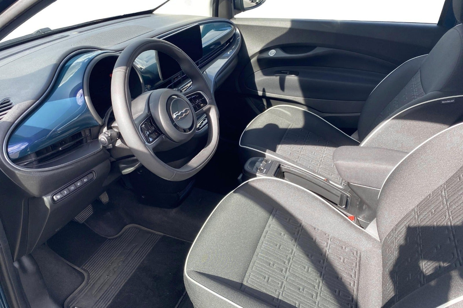 Grøn Fiat 500e fra 2023